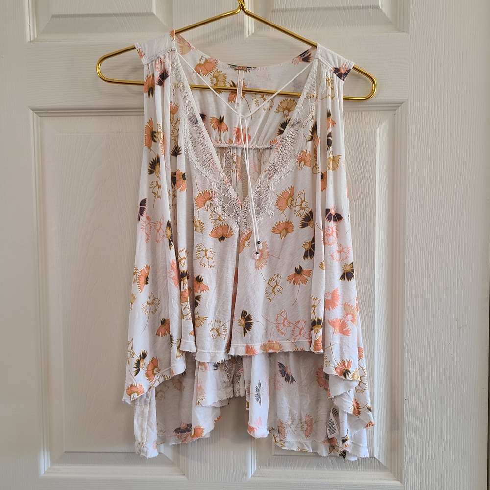 Sleeveless Floral Lace-Trim Tunic Top - White with Peach Floral